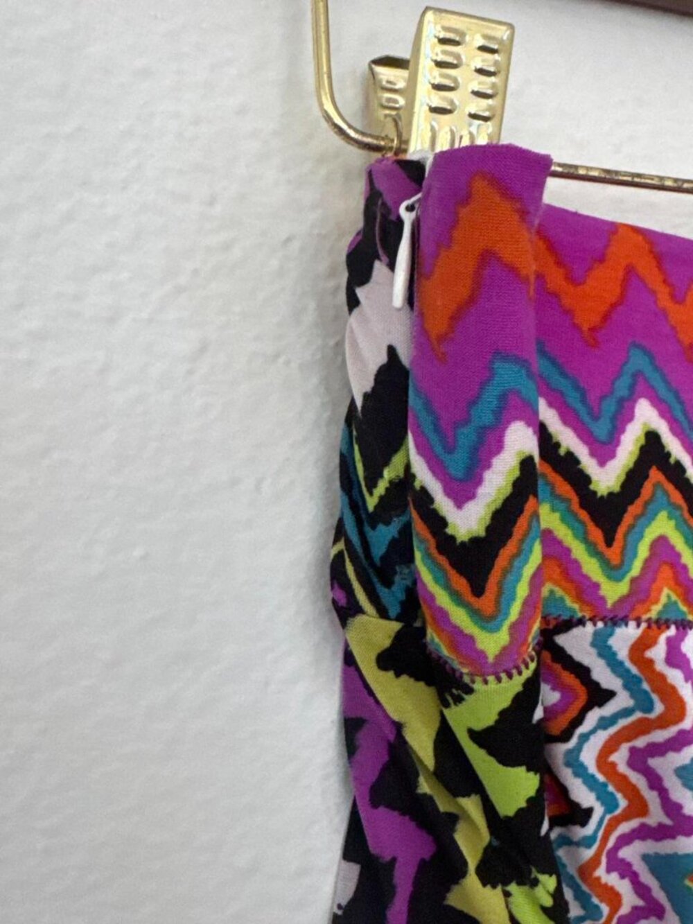 Multi-colored zigzag pattern flare pants - Picture 2 of 2
